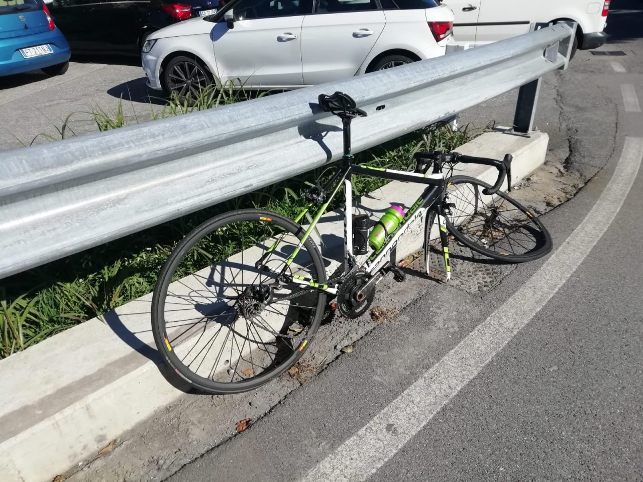 Ciclista travolto da un furgone: paura a Olginate FOTO