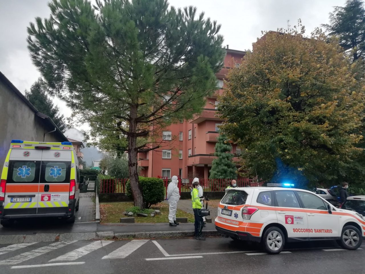 Tragedia: precipita dal condominio e muore