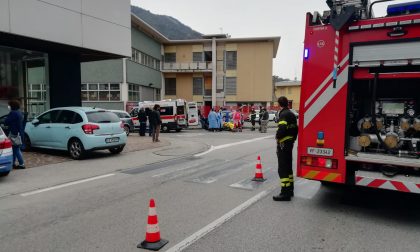 Maxi carambola all’incrocio: scontro tra tre auto FOTO