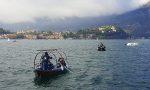 Toccante addio a Ennio: per la prima volta le ceneri disperse nel lago a Lecco VIDEO