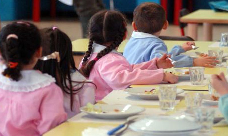 I genitori non hanno ancora pagato? Niente mensa per i bimbi a settembre