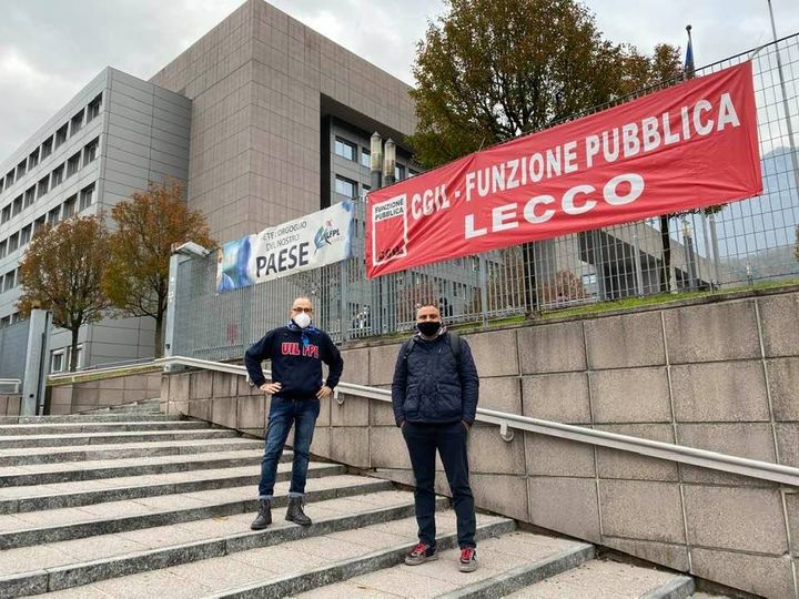 I sindacati manifestano a sostegno della sanità pubblica