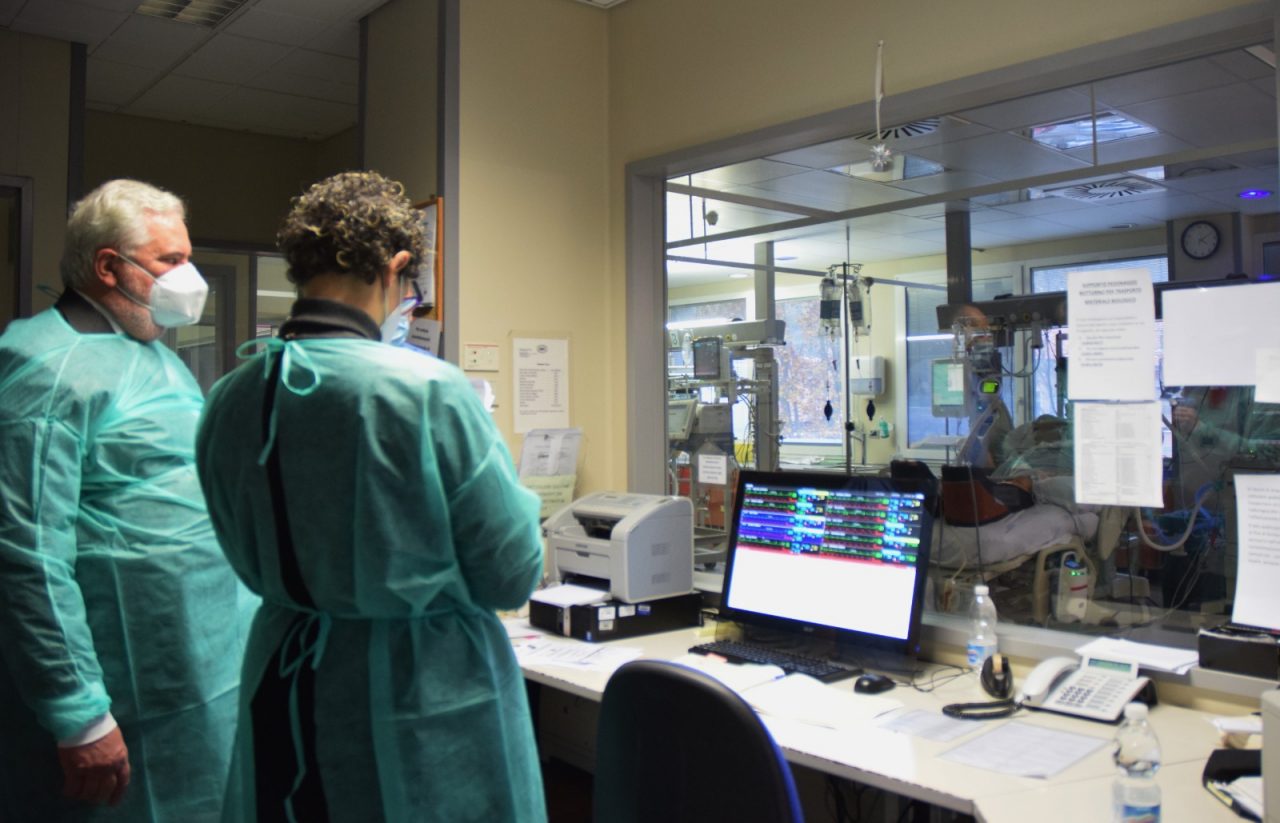 Tra negazionisti  e terroristi ferve  il lavoro in corsia
