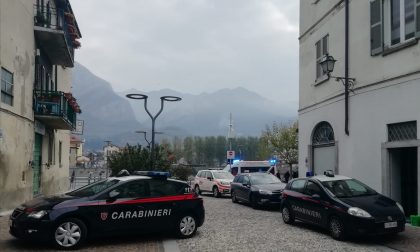 In preda a raptus semina il panico in centro a Olginate