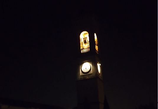 Si riaccendono le luci del campanile, “Segno di speranza, non spegniamo di nuovo il paese per il Covid”