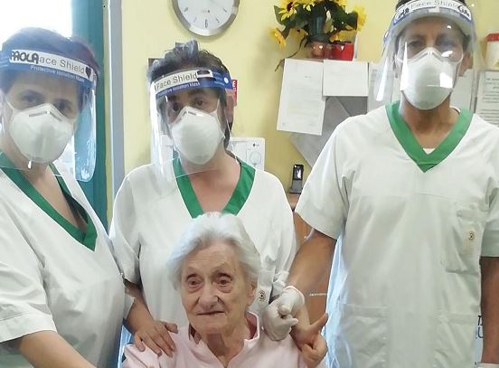 103 candeline per Franca, festa in rsa con figli e nipoti e pronipoti “in zona protetta”