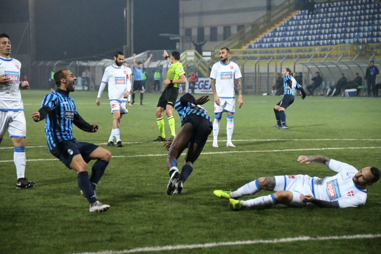Gran gol di Mangni e il Lecco allontana i fantasmi della crisi battendo il Novara