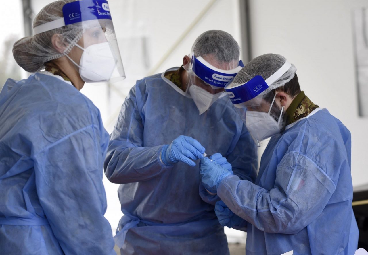 Coronavirus: dimezzati in un giorno i casi a Lecco, ma un lombardo su 5 è stato contagiato