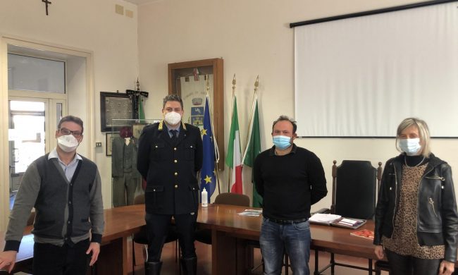 Auto bruciate e caccia al piromane, convocato un tavolo per la sicurezza