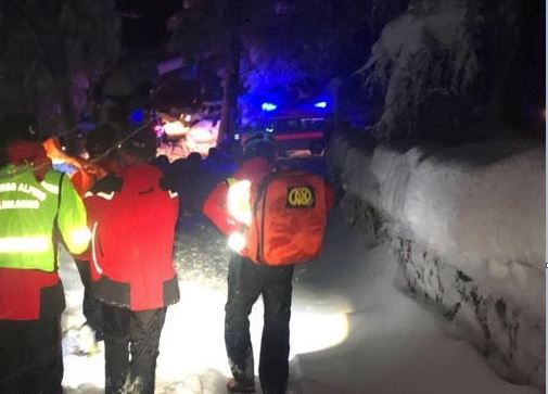 Incidente all’Alpe di Paglio: donna colpita da una pianta caduta perchè carica di neve