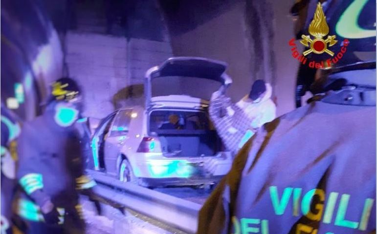 Doppio incidente in Statale 36: 56enne si schianta in galleria e muore FOTO