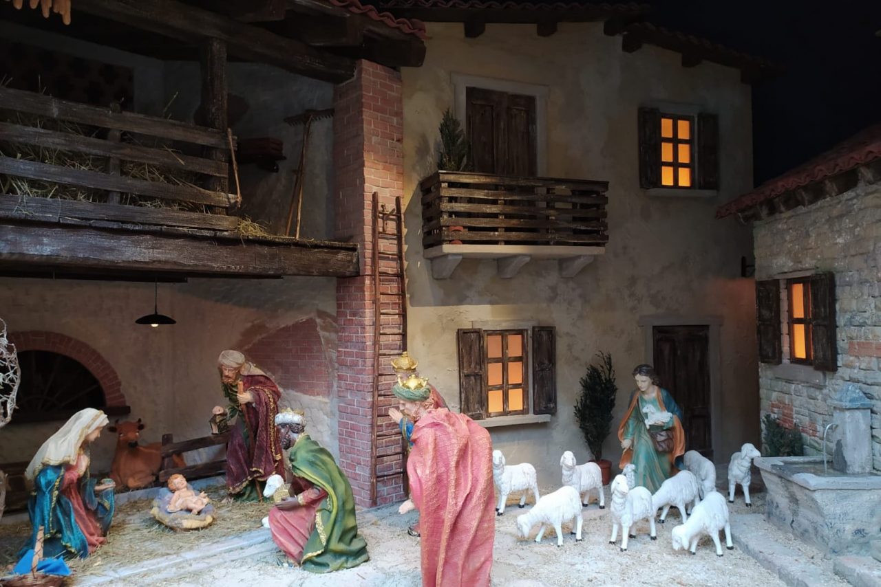 Ecco il presepe in Comune, simbolo di speranza