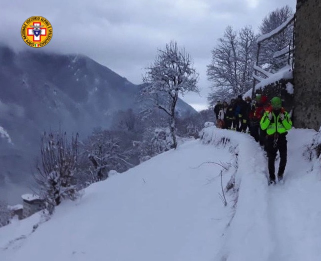 Premana, cade da un muro col bob: soccorso un ragazzo