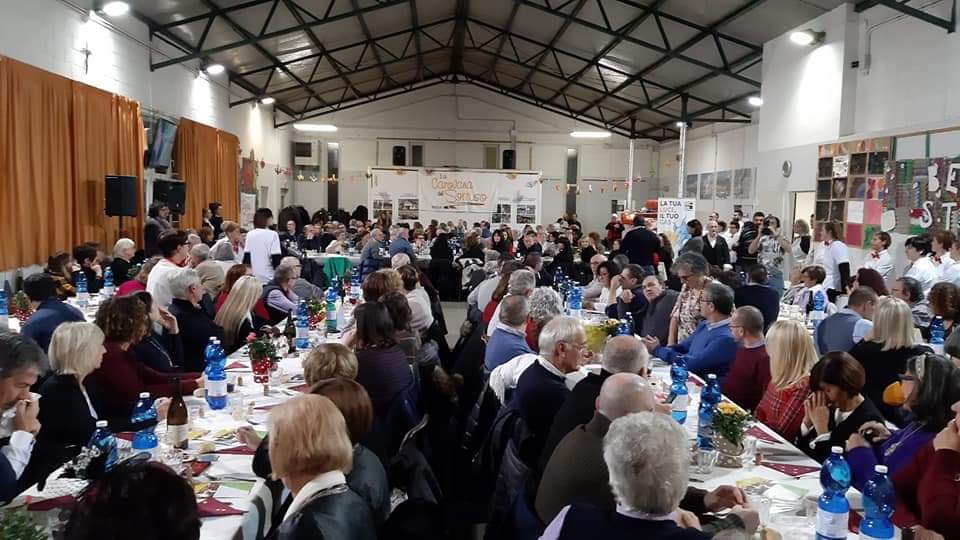 La festa di Natale si trasforma in una cena diffusa (in diretta facebook) a favore delle missioni