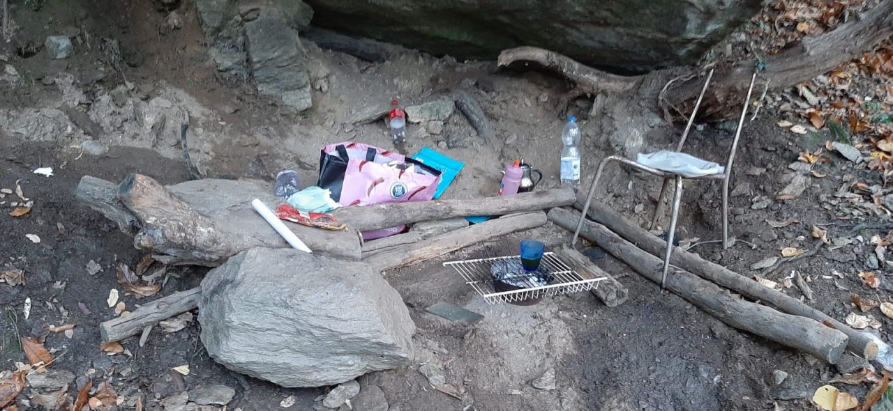 Blitz antidroga nel bosco: scoperto il bivacco dell’orrore FOTO E VIDEO