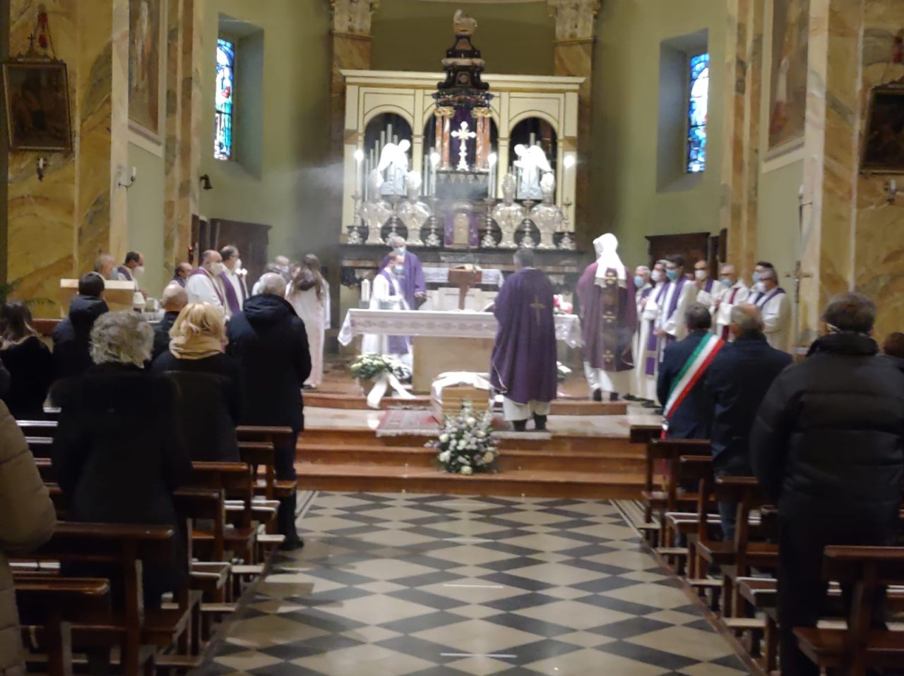 Il commosso addio a don Stefano Landonio, “Sacerdote burbero, ma allo stesso tempo compassionevole e tenero”