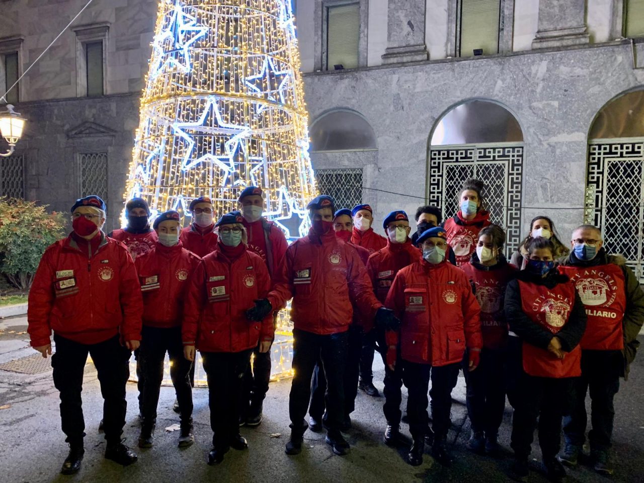 Il presidente nazionale e fondatore dei City Angels in campo con gli angeli di Lecco Foto