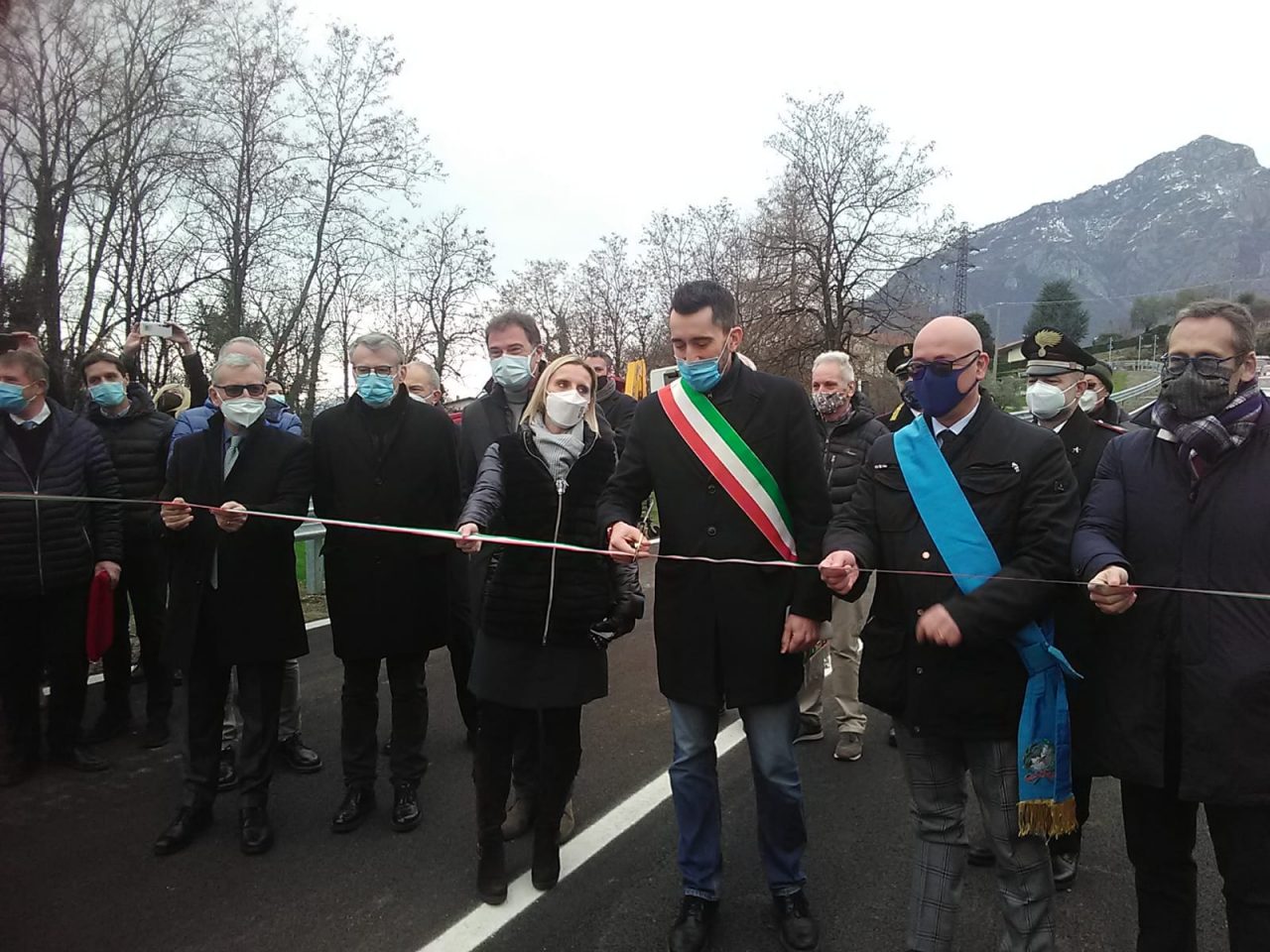 Inaugurato il nuovo svincolo sulla Statale 36, Fasoli: “Meno pericoli, meno consumi e meno inquinamento” FOTO