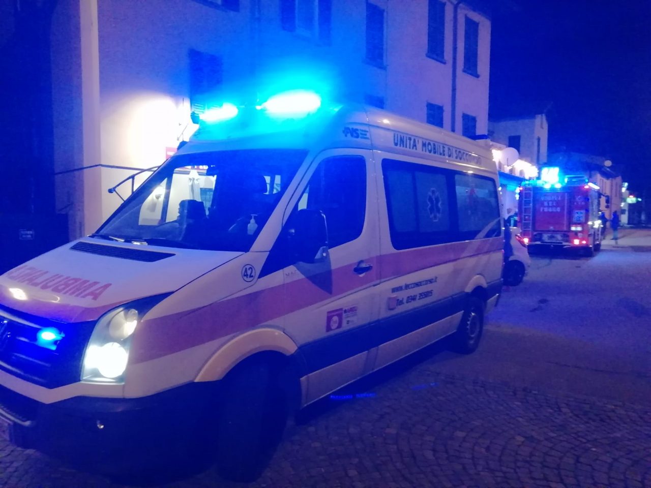 Vigili del Fuoco e sanitari mobilitati per soccorrere una donna in casa