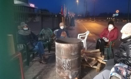 Natale in presidio per gli operai della Voss FOTO E VIDEO