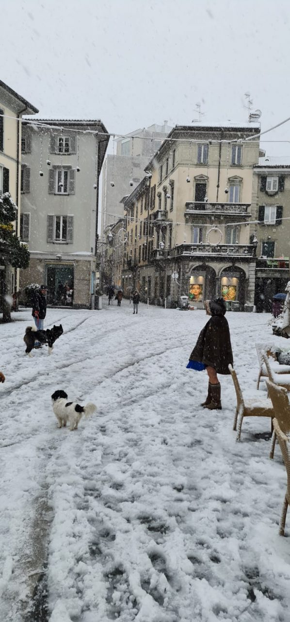 Neve a Lecco: pulizia strade e chiusura aree pubbliche