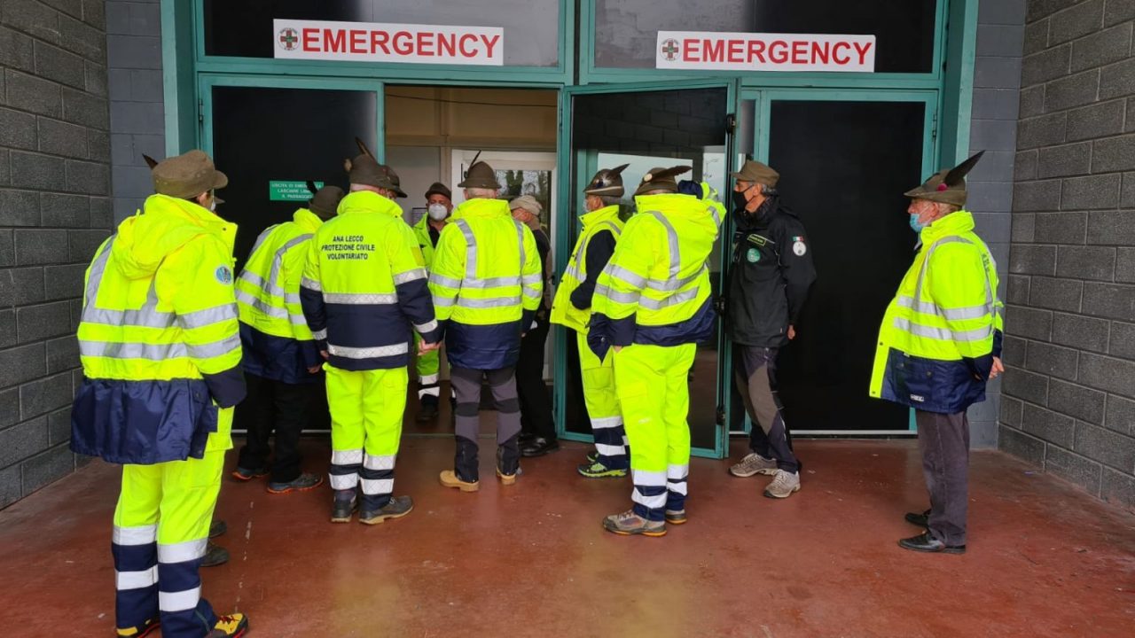 Gli Alpini di Lecco di nuovo in supporto all’ospedale da campo di Bergamo FOTO