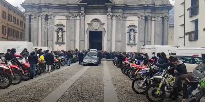 Il rombo delle moto per l’ultimo saluto a Sebastian VIDEO