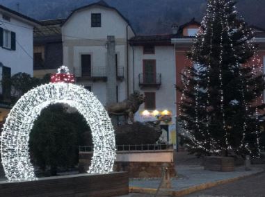 Luminarie accese in paese, “Segno di speranza e ottimismo”