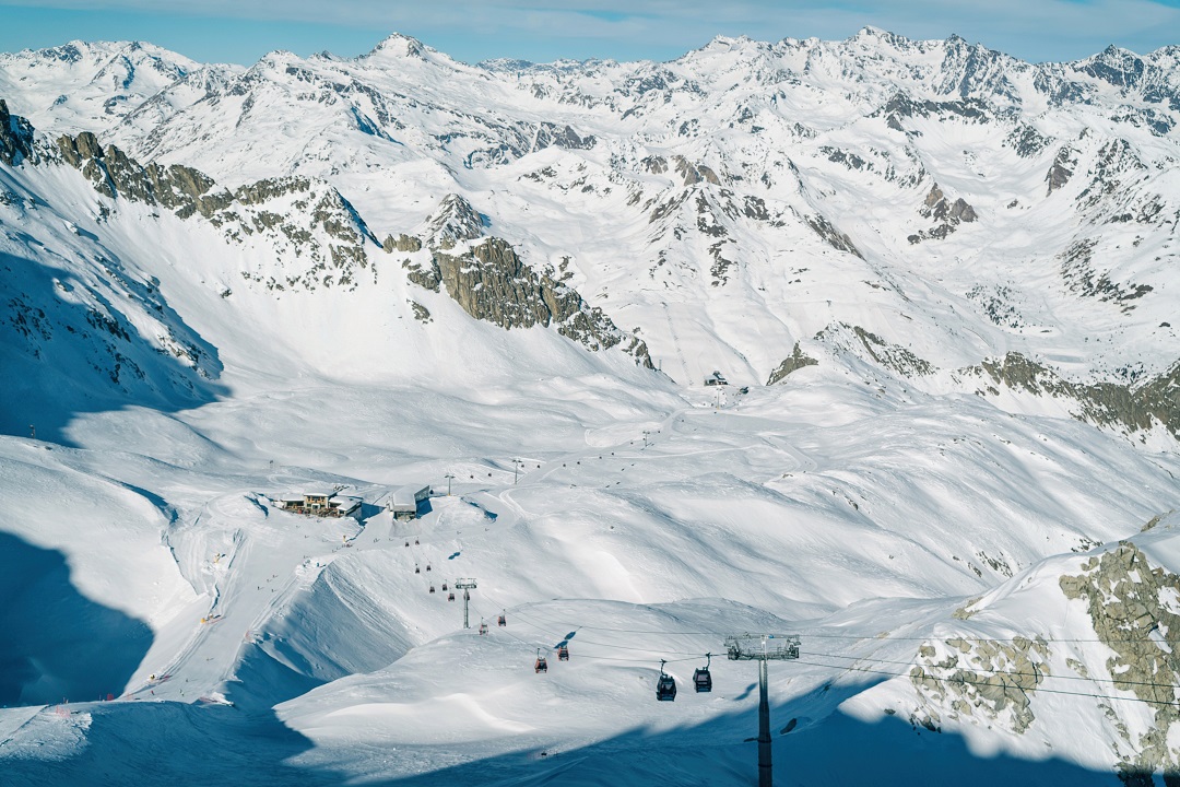 Piste da sci, nuovo appello a Governo: “Lasciamo usare gli impianti a chi è negativo al Covid”