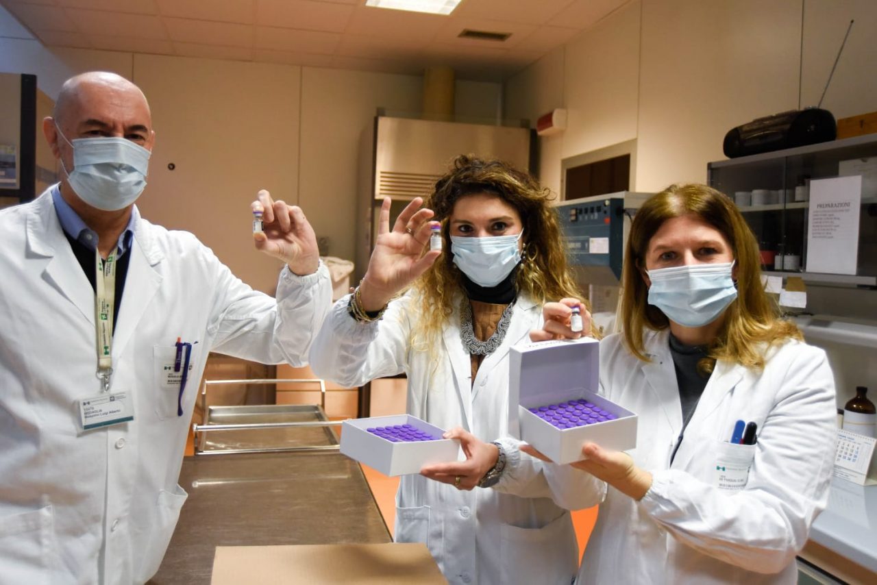 Vaccine Day: arrivate le prime 324 fiale destinate alla Lombardia FOTO