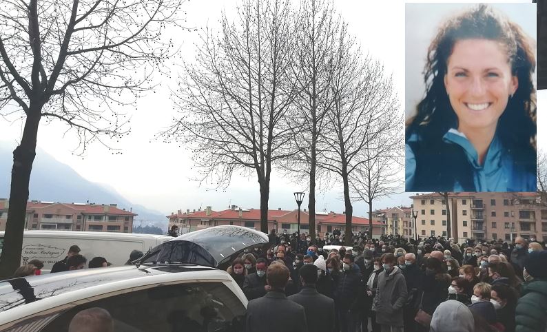 Straziante addio a mamma Claudia: “Hai mosso amore e hai cambiato il nostro modo di affrontare la paura”
