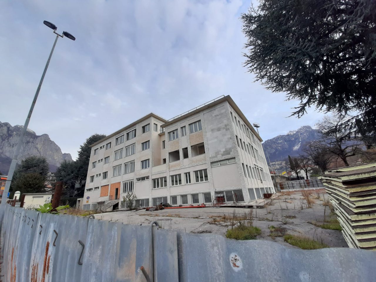 Il prefetto sull’ex Mutua: “Occorrono 2 milioni e mezzo per finirla”