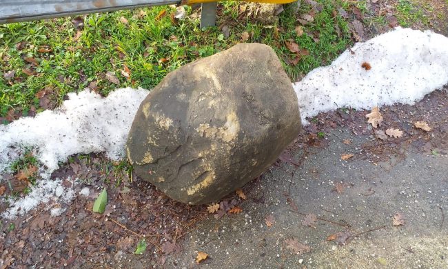 Piove un masso sulla Provinciale FOTO
