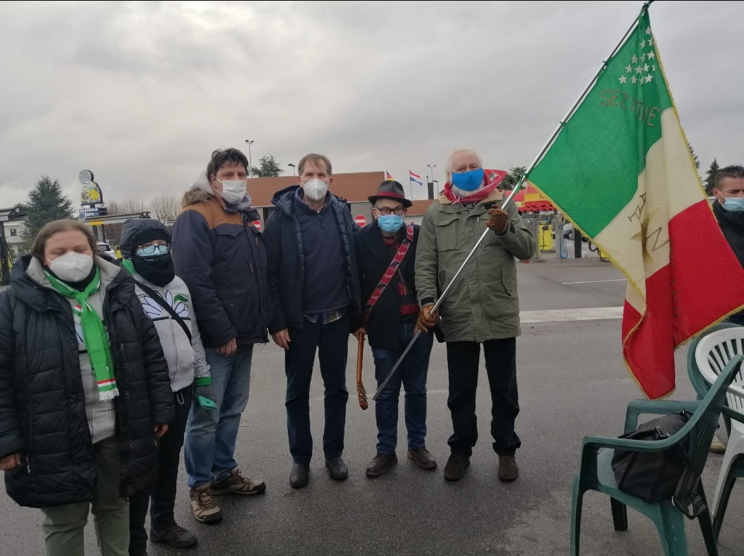 Ancora attestati di solidarietà per gli operai Voss in presidio permanente