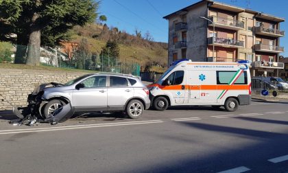 Inversione illegale sul provinciale, furgone si schianta contro un'auto di una famiglia di Ballabio FOTO