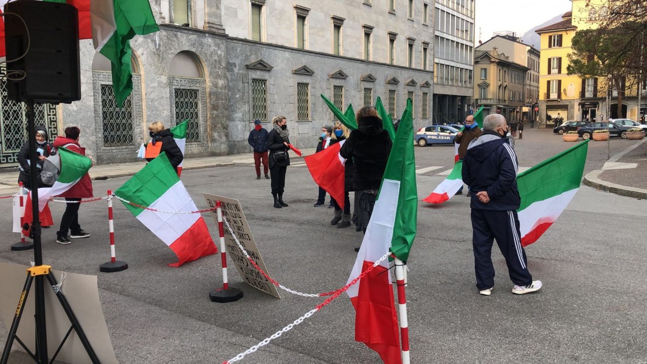 Nonostante la sua richiesta di silenzio ancora una manifestazione in piazza in cui si è parlato Carlo Gilardi