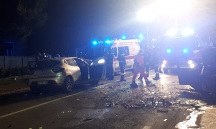 Terrificante schianto frontale tra auto: due persone incastrate liberate dai Vigili del Fuoco