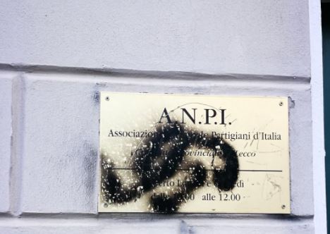 Svastiche sulla sede dell’Anpi Lecco: condanna senza se e senza ma