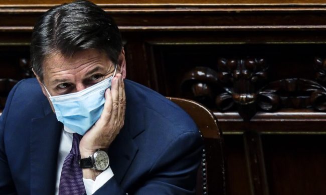 Nuovo decreto Covid, prossimo weekend ancora arancione. Scuole superiori slitta l’apertura: rientro al 50% dall’11 gennaio