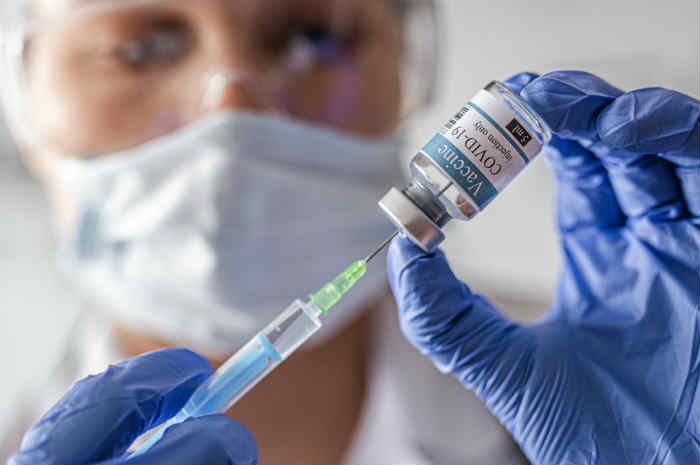 Appello dei commercianti lecchesi per i vaccini. “Non vogliamo scavalcare nessuno, ma noi siamo sempre stati in prima linea”