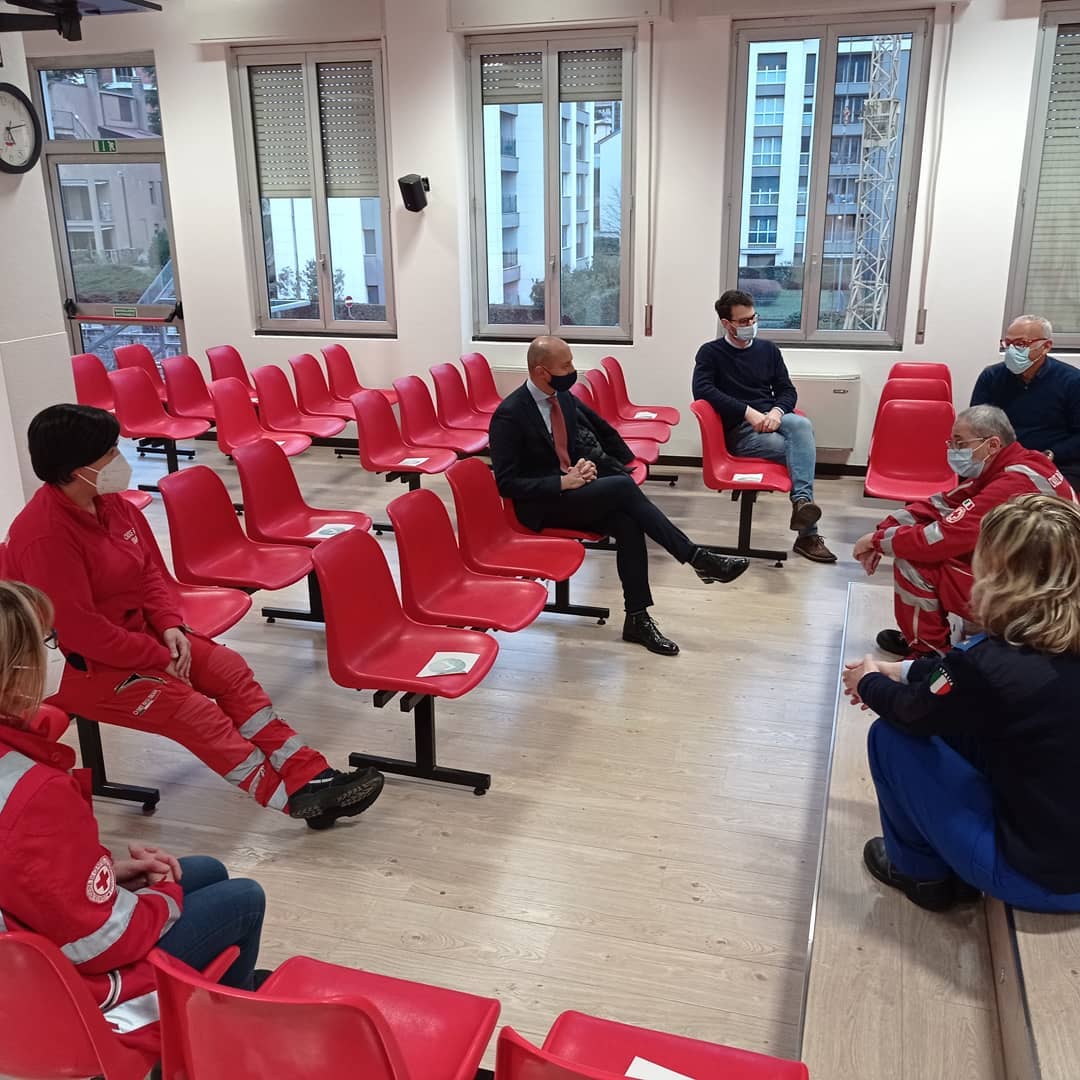 Il sindaco Gattinoni incontra i volontari della Croce Rossa di Lecco