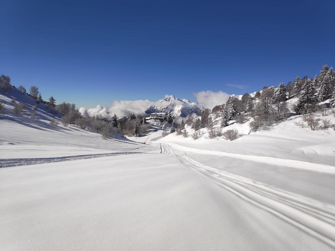 Giornata impegnativa sulle piste da sci: soccorse tre persone
