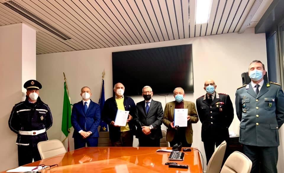 Controllo di vicinato: prefetto e sindaci di Barzanò e Missaglia firmano il protocollo