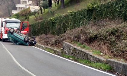Calolzio, paura per una 61enne ribaltata con l’auto
