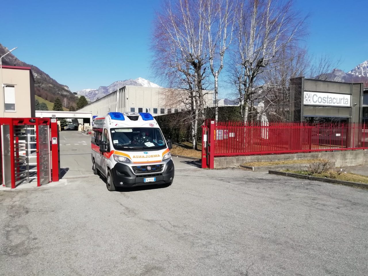 Incidente sul lavoro: 61enne cade da una scala e si ferisce alla testa