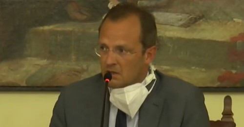 Contagi in calo, ma il virus continua a circolare soprattutto tra i più giovani