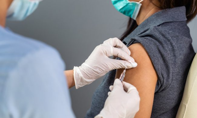 Mancano i vaccini, slittano le iniezioni per gli over 80