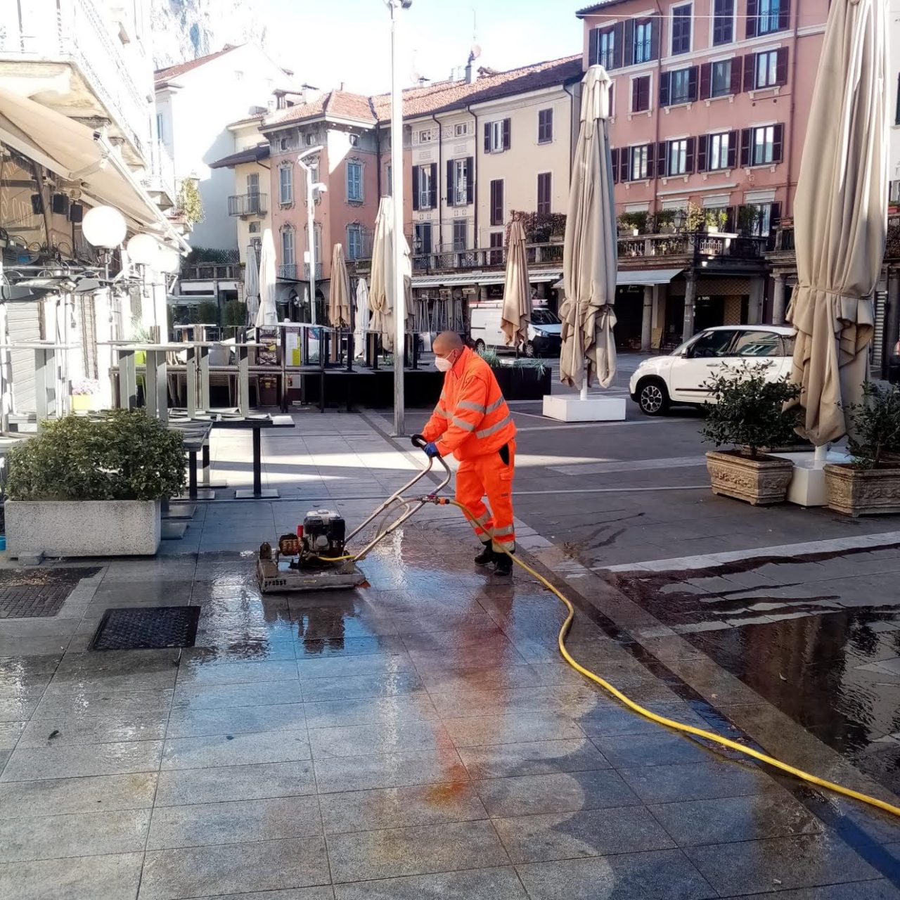 Lecco, Silea e il Comune al lavoro per la pulizia straordinaria di due piazze