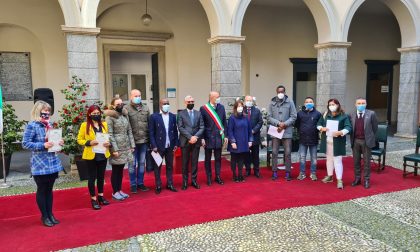 Otto nuovi cittadini italiani giurano fedeltà alla Costituzione