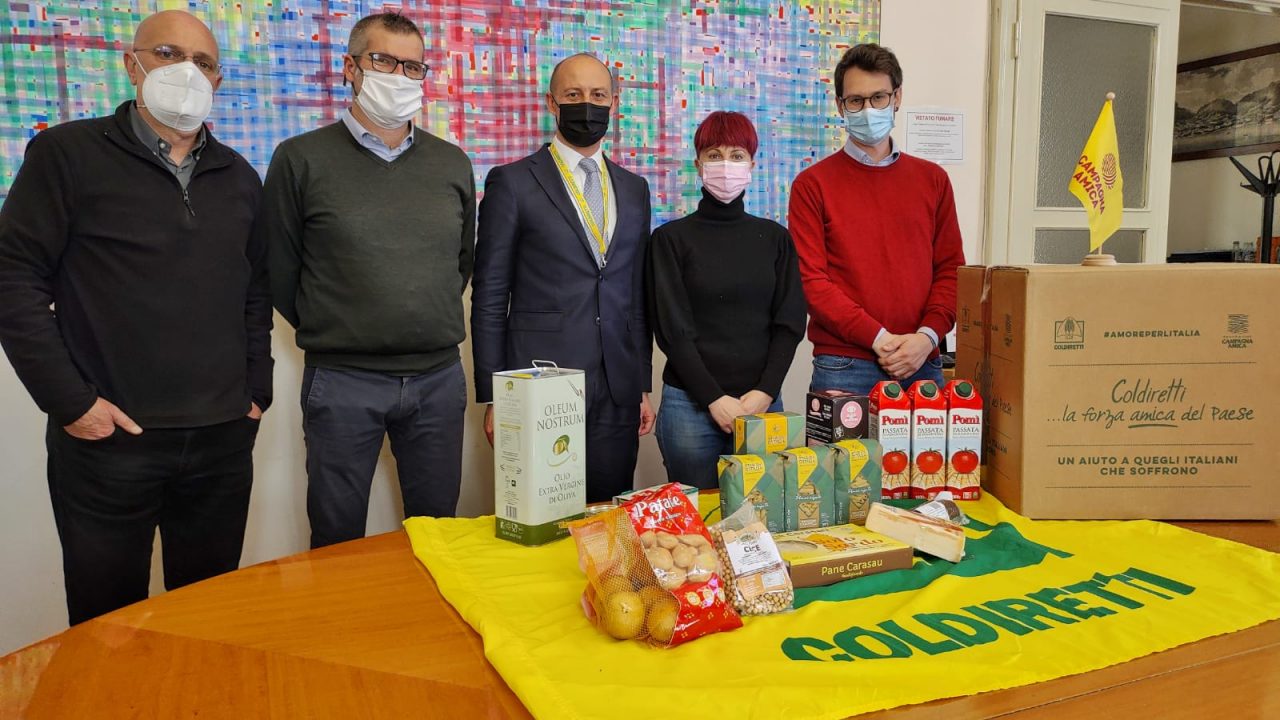 300 kg di cibo donati oggi a Lecco a chi è stato messo in crisi dalla pandemia